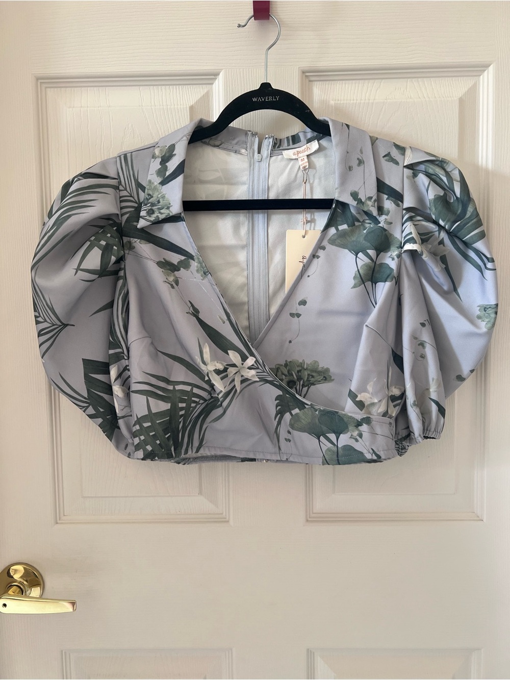 A.Peach NWT Blue & Green Botanical Floral Puff-Sleeve Cropped Wrap Top Medium